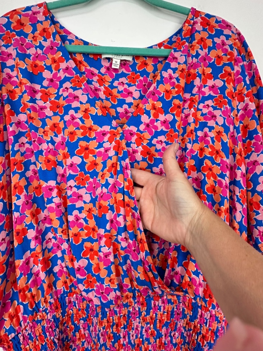Skies Are Blue Curvy Women's Floral Flutter Sleeve Smocked Top 1X Ditzy - Picture 4 of 10